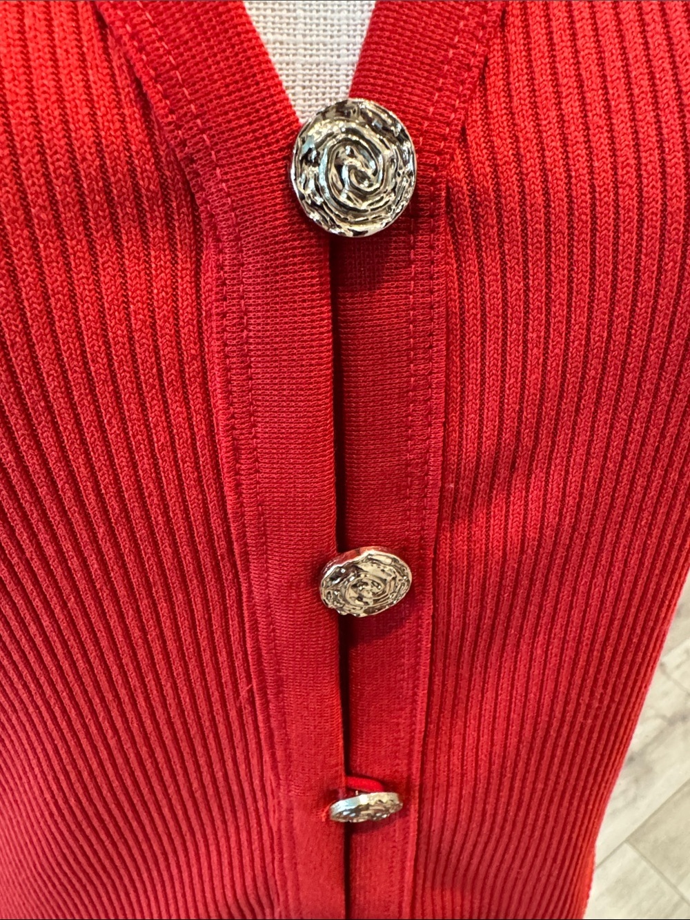 H&M Red Sleeveless Ribbed V-Neck Tank with Decorative Buttons - Picture 2 of 5